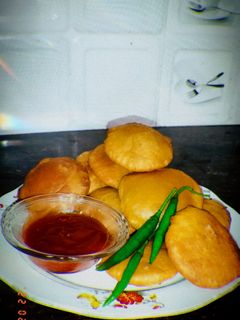 आलू की खस्ता कचौड़ी (aloo ki khasta kachori recipe in Hindi) रेसिपी मुख्य फोटो