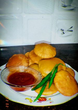 आलू की खस्ता कचौड़ी (aloo ki khasta kachori recipe in Hindi) रेसिपी मुख्य फोटो