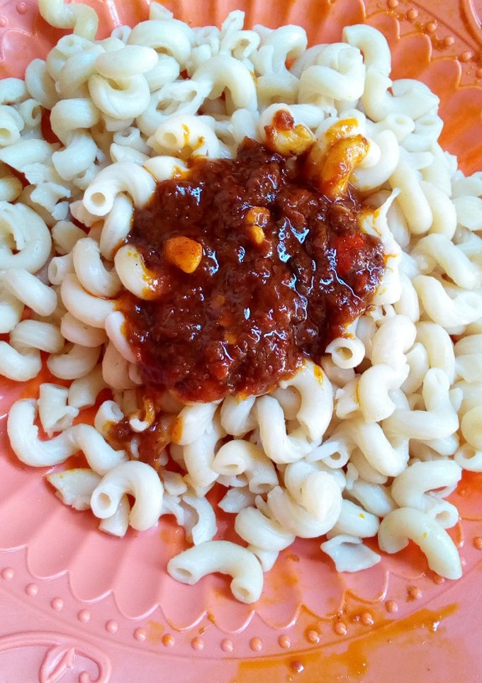 A picture of Macaroni and stew.