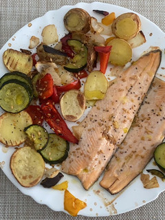 Una foto de Trucha con verduras al horno