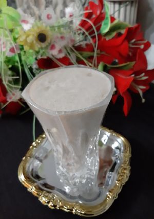 A picture of Chikoo lassi.
