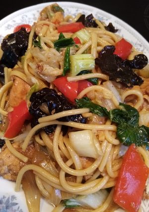 Una foto de Tallarin Saltado Fusión