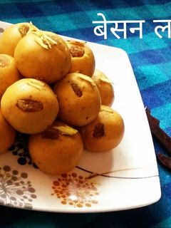 बेसन मिल्क पावडर लाडू (BESAN LADU RECIPE IN MARATHI) रेसिपी चे मुख्य फोटो