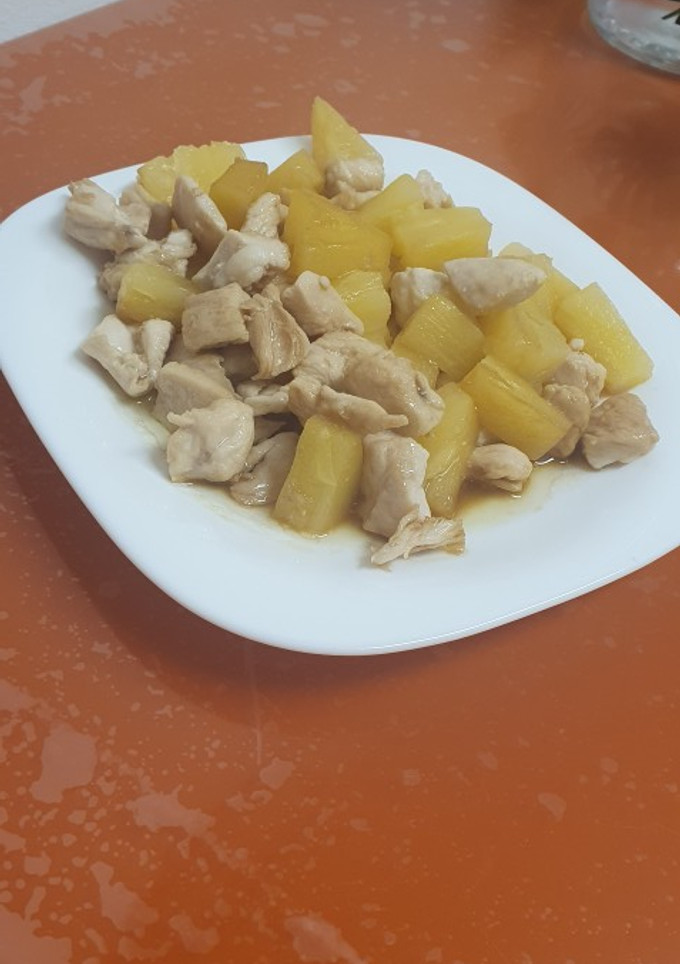 Una foto de Pechuga con piña y soja