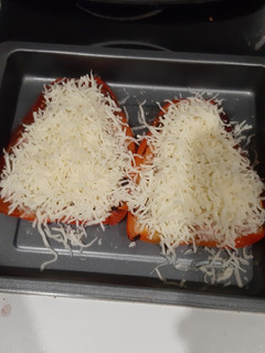 Una foto de Pimientos rojos rellenos asados