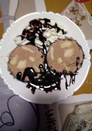 Foto principal de Rulo helado de nesquik relleno de galletas oreo de vainilla