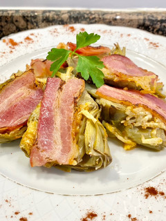 Una foto de Alcachofas frescas gratinadas con bacon y queso