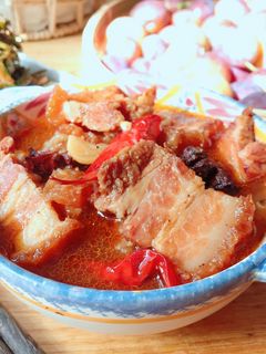 Hình của món Heo Quay Kho Cay.