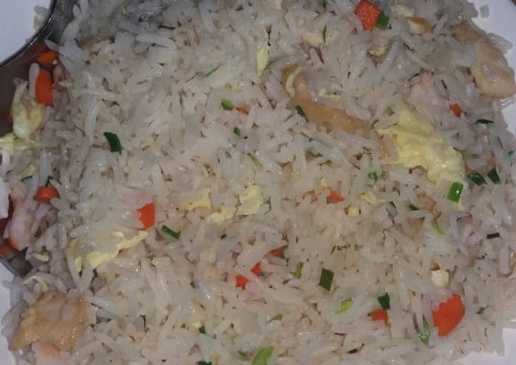 Fried rice with scrambled eggs and mix vegetables