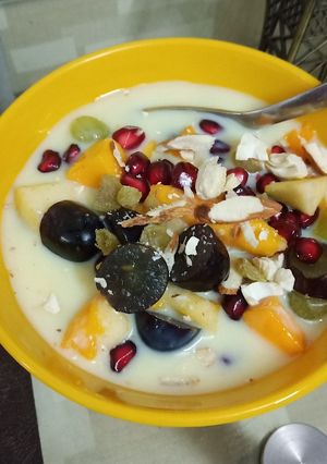 फ्रूट कस्टर्ड(fruit custard recipe in hindi) रेसिपी मुख्य फोटो