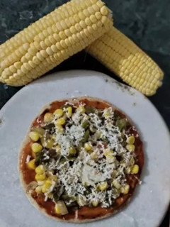 कॉर्न पिज़्ज़ा (corn pizza recipe in Hindi) रेसिपी मुख्य फोटो
