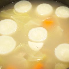 A picture of Taiwanese-Style Homemade Chicken Soup Stock.