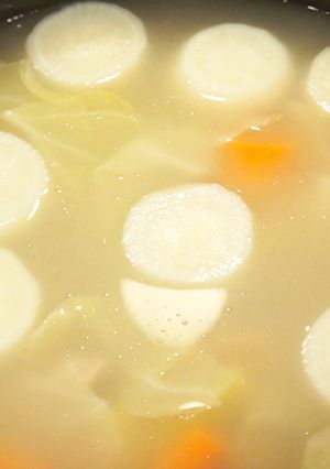 A picture of Taiwanese-Style Homemade Chicken Soup Stock.