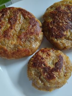Una foto de Arepas de plátano macho/hartón maduro🫓🥯🍌