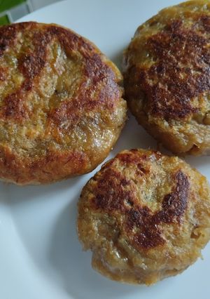Una foto de Arepas de plátano macho/hartón maduro🫓🥯🍌