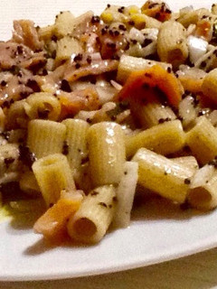 Una foto de Pasta de fiesta con caviar y salmón ahumado