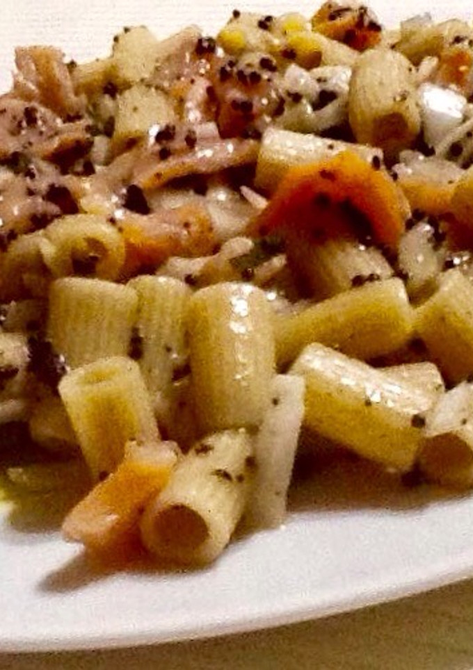 Una foto de Pasta de fiesta con caviar y salmón ahumado
