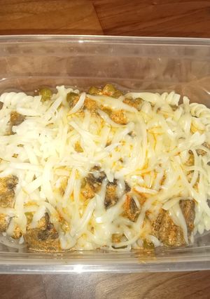 Mindent bele gombapörkölt tésztával recept fotója