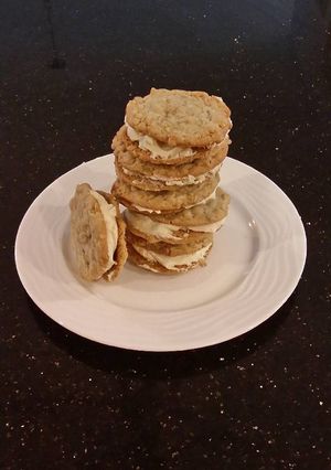 A picture of Oatmeal Cream Sandwich Cookies.