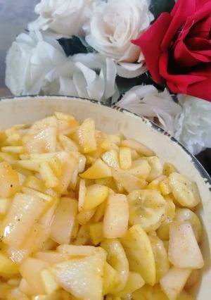 A picture of Mixed fruit chat🍌🍎.