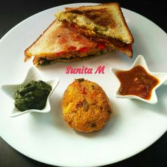 A picture of Rice-Cutlet Sandwich.