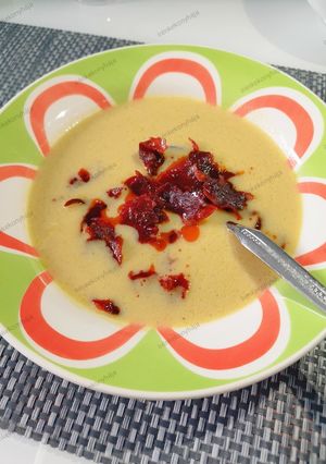 Tejszínes zöldséges krémleves pirított chorizóval gluténmentesen recept fotója