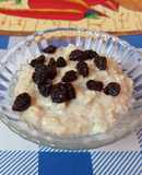 Avena con leche y pasas de uvas