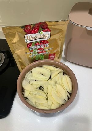 電子鍋煮蘋果紅棗湯 的食譜成品照片