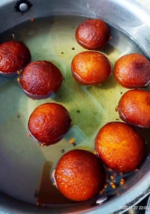 इंस्टेंट गुलाब जाम (instant gulab jam recipe in Hindi) रेसिपी मुख्य फोटो