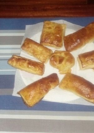 A picture of Sausage rolls.