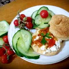 Una foto de Savory scones with feta cheese and grilled peppers, tomato