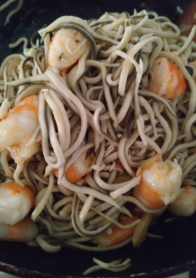 Una foto de Gulas con langostinos
