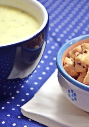 Tejszínes cukkinikrémleves recept csirkekockákkal recept fotója