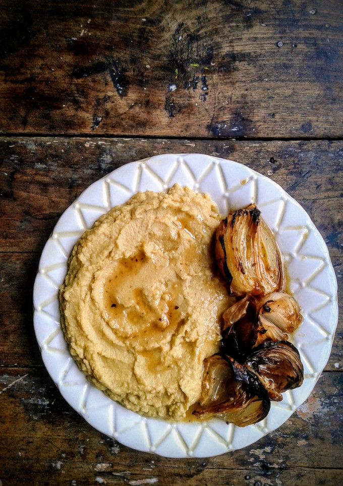 Una foto de Puré de GARBANZOS con CEBOLLA asada