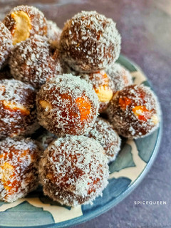 A picture of Dates and Coconut Ladoo.