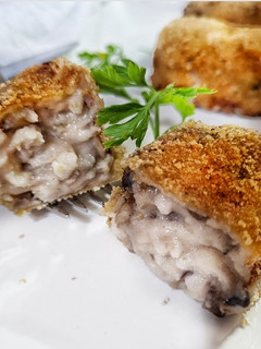 Una foto de Croquetas de setas y paté de cerdo ibérico