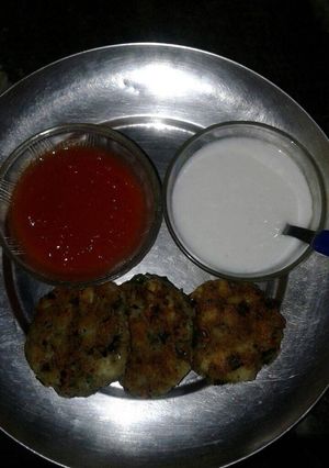 फराली आलू टिक्की (Farali aalu tikki recipe in hindi) रेसिपी मुख्य फोटो