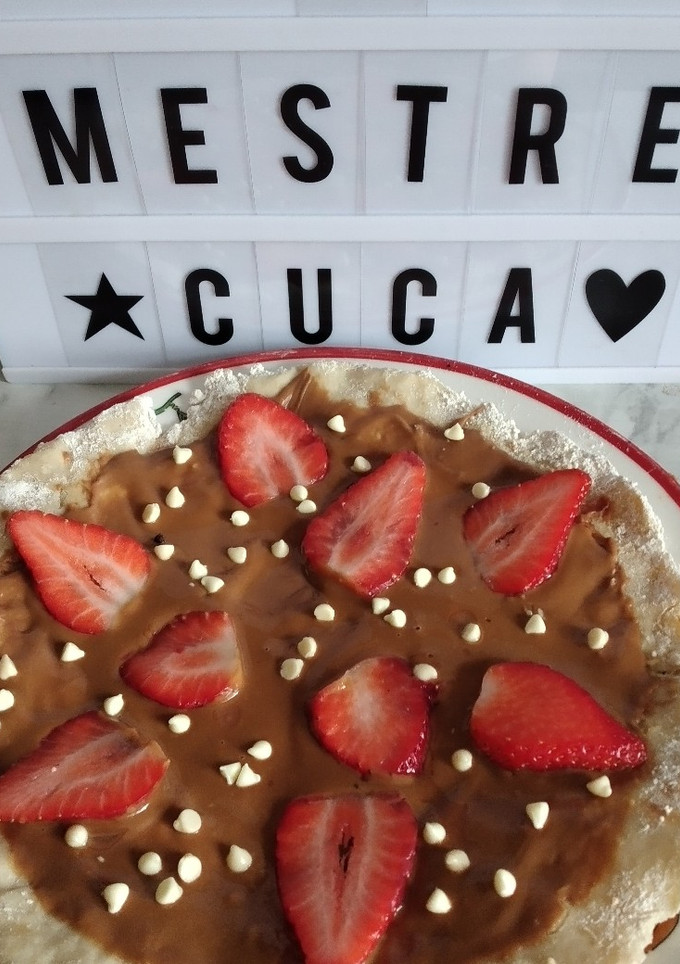 Foto de Pizza doce de speculus e morangos