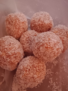 Una foto de Bombones de avena y dulce de leche