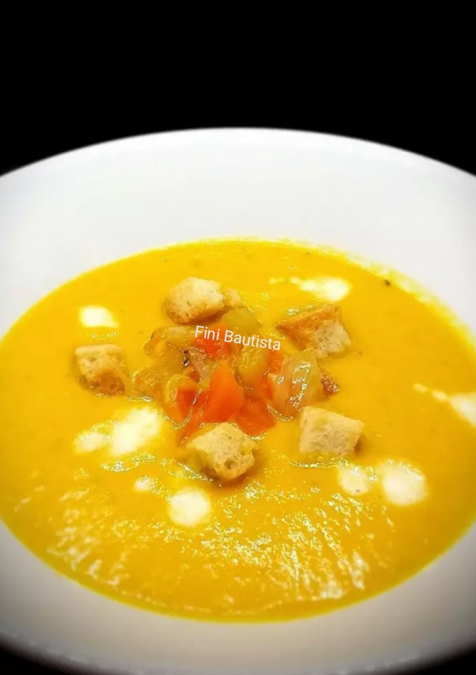 Una foto de Crema de pimientos amarillos y puerros asados