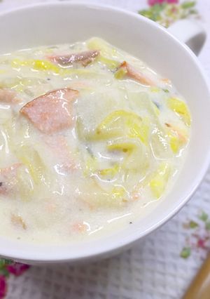 รูปของ ซุปครีมผักกาดขาวและปลาแซลมอน (อร่อยรสขิง) 白菜と鮭のクリーム煮