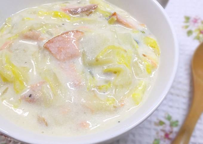 รูปหลักของสูตร ซุปครีมผักกาดขาวและปลาแซลมอน (อร่อยรสขิง) 白菜と鮭のクリーム煮