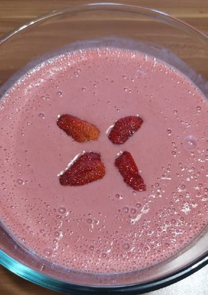 Főzés nélküli eperleves recept fotója
