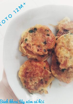 Hình của món Bánh khoai tây nấm cá hồi cho bé.