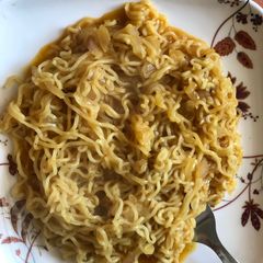 A picture of Onion maggi.