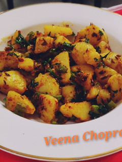 व्रत के आलू (vrat ke aloo recipe in Hindi) रेसिपी मुख्य फोटो