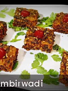કોથમ્બીર વડી (Kothambir Vadi Recipe In Gujarati) રેસીપી મુખ્ય ફોટો