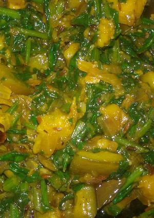 A picture of Brinjal aur Palak saag.