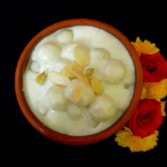 A picture of Paal kolukattai.