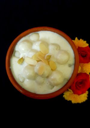 A picture of Paal kolukattai.